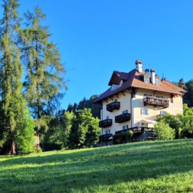 Waldegg Ferienwohnung und Apartments Ritten